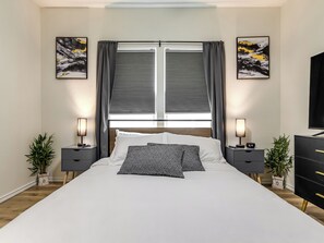 1 chambre, bureau, fer et planche à repasser, accès au Wi-Fi (inclus)