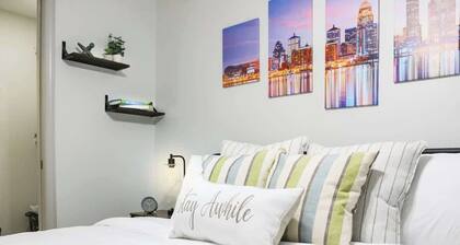 Riverside Suite: Walk to Big Four Bridge &