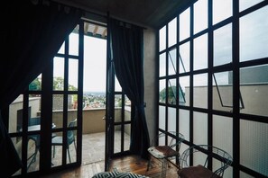 Canela 5 Rodolfo | Seprai premium, tempat tidur Select Comfort, dan tirai kedap cahaya