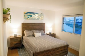 1 bedroom, iron/ironing board, free WiFi, bed sheets - 1Block from beach - Steps from restaurants & shops (Oceanside)