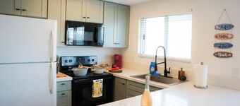 Guest Favorite! Walkable to Beach, Restaurants & Shops