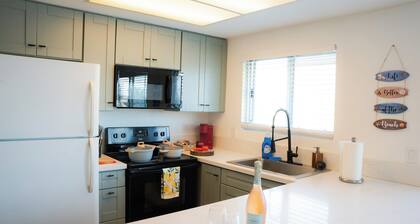 Guest Favorite! Walkable to Beach, Restaurants & Shops