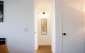 Interior - 1Block from beach - Steps from restaurants & shops (Oceanside)