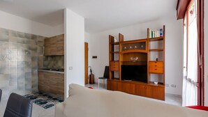 1 bedroom, iron/ironing board, Internet - Quartu Sant'Elena - Roomy Apartment with Parking! (Quartu Sant'Elena)