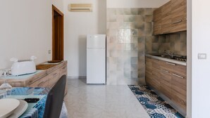 Coffee/tea maker, fridge, microwave, stovetop - Quartu Sant'Elena - Roomy Apartment with Parking! (Quartu Sant'Elena)