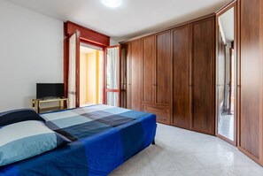 1 bedroom, iron/ironing board, internet