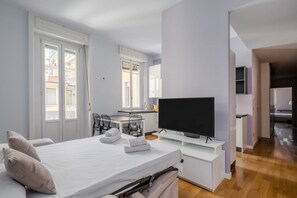 1 slaapkamer, een strijkplank/strijkijzer, internet, beddengoed