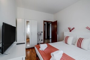 2 chambres, fer et planche à repasser