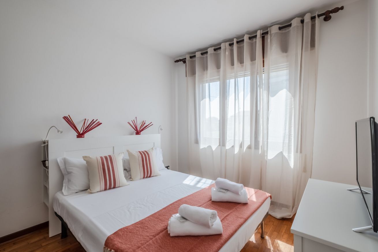 2 Schlafzimmer, Bügeleisen/Bügelbrett