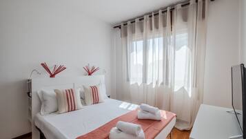 2 Schlafzimmer, Bügeleisen/Bügelbrett