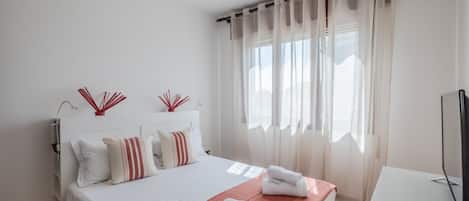 2 Schlafzimmer, Bügeleisen/Bügelbrett