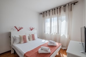 2 Schlafzimmer, Bügeleisen/Bügelbrett