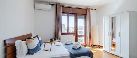 2 chambres, fer et planche Ă repasser