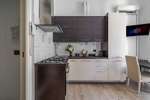 Oven - GuestHost - Isola and Garibaldi District Lovely Apartment (Milan)