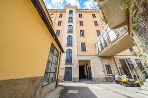 Exterior - GuestHost - Isola and Garibaldi District Lovely Apartment (Milan)