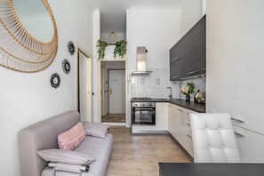 Living area - GuestHost - Isola and Garibaldi District Lovely Apartment (Milan)