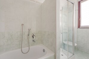 Bathtub, bidet