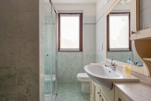 Een bad, een bidet