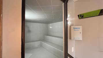 Sauna, steam room, aromatherapy