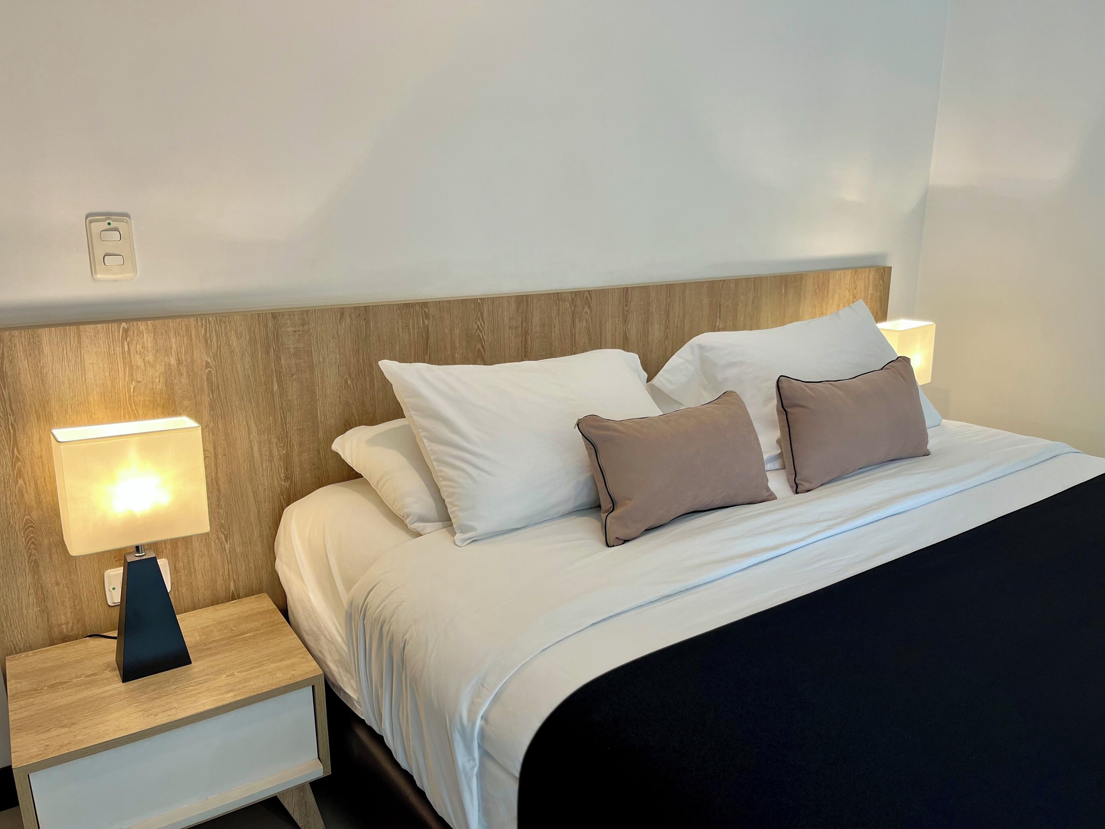 Sistema de insonorización, cunas (de pago), wifi gratis y ropa de cama