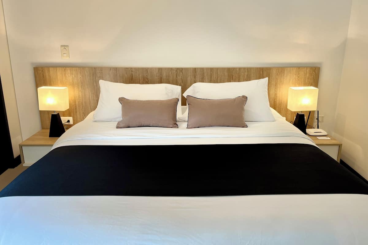 1 chambre, chambres insonorisées, Wi-Fi gratuit, draps fournis
