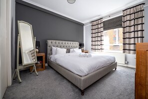 3 quartos, acesso à internet, roupa de cama