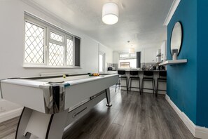 Interior - Cohost Partners Cozy 4 Bed Near Cardiff City Centre (Cardiff)