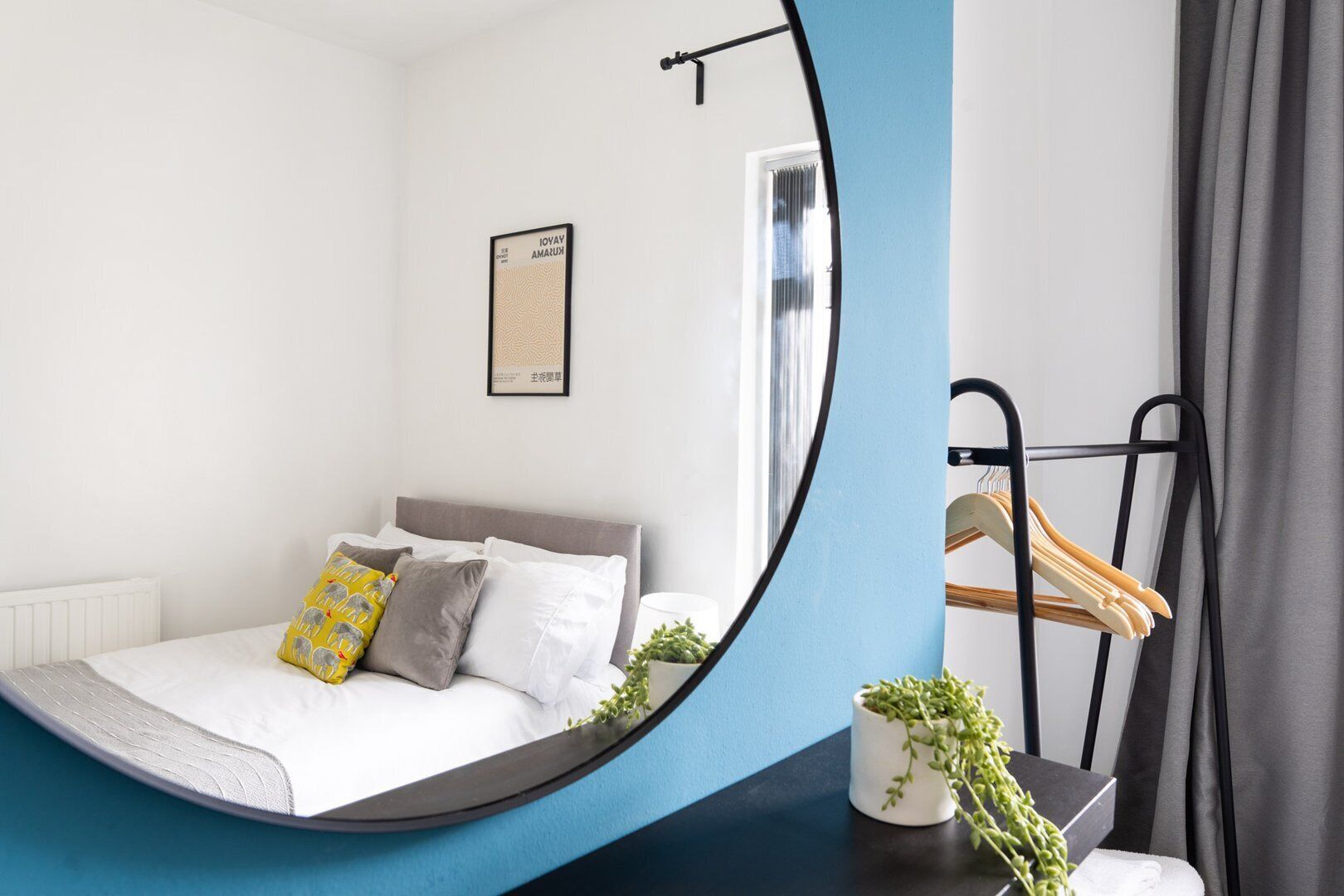 4 dormitoris, escriptori, planxa i posts de planxar i Internet 