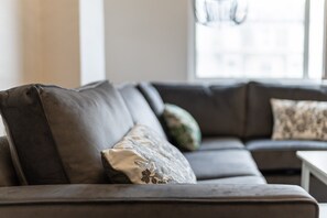 TV - Cohost Partners Cozy 4 Bed Near Cardiff City Centre (Cardiff)