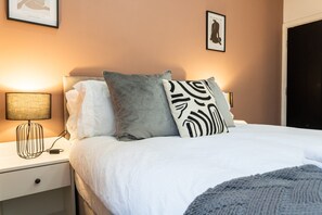 1 bedroom, desk, iron/ironing board, Internet