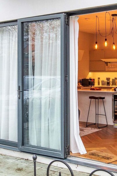 Cohost Partners Charming 2BR in Cardiff with Parking