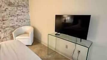 1 dormitorio, tabla de planchar con plancha, wifi y ropa de cama
