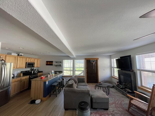 Relaxing Dog-Friendly Condo in the Mountains!