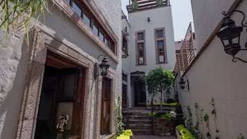 Hiên