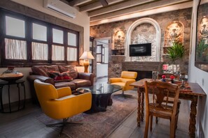 Loft 4 | Living area | 32-inch Smart TV with cable channels, fireplace, Netflix