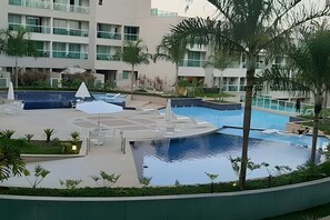 アパートメント | プール | 屋外プール、プール パラソル、サンラウンジャー