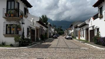 Vista frontal de la propiedad