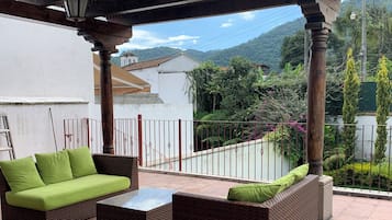 Superior House, 3 Bedrooms | 3 bedrooms, down duvets, in-room safe, free WiFi