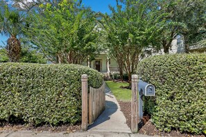 Exterior - Houdini by the Sea! Heated Pool and Newly Landscaped Pool Area | Walk to Beaches and Village Area (Saint Simons Island)