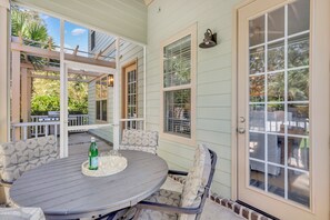 Outdoor dining - Houdini by the Sea! Heated Pool and Newly Landscaped Pool Area | Walk to Beaches and Village Area (Saint Simons Island)