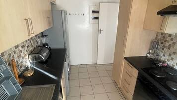 Fridge, oven, stovetop
