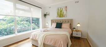 Bayside 4-BRM Home near Mentone