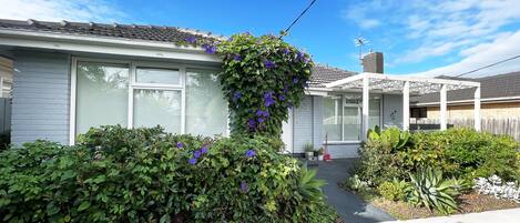 Pintu masuk hartanah