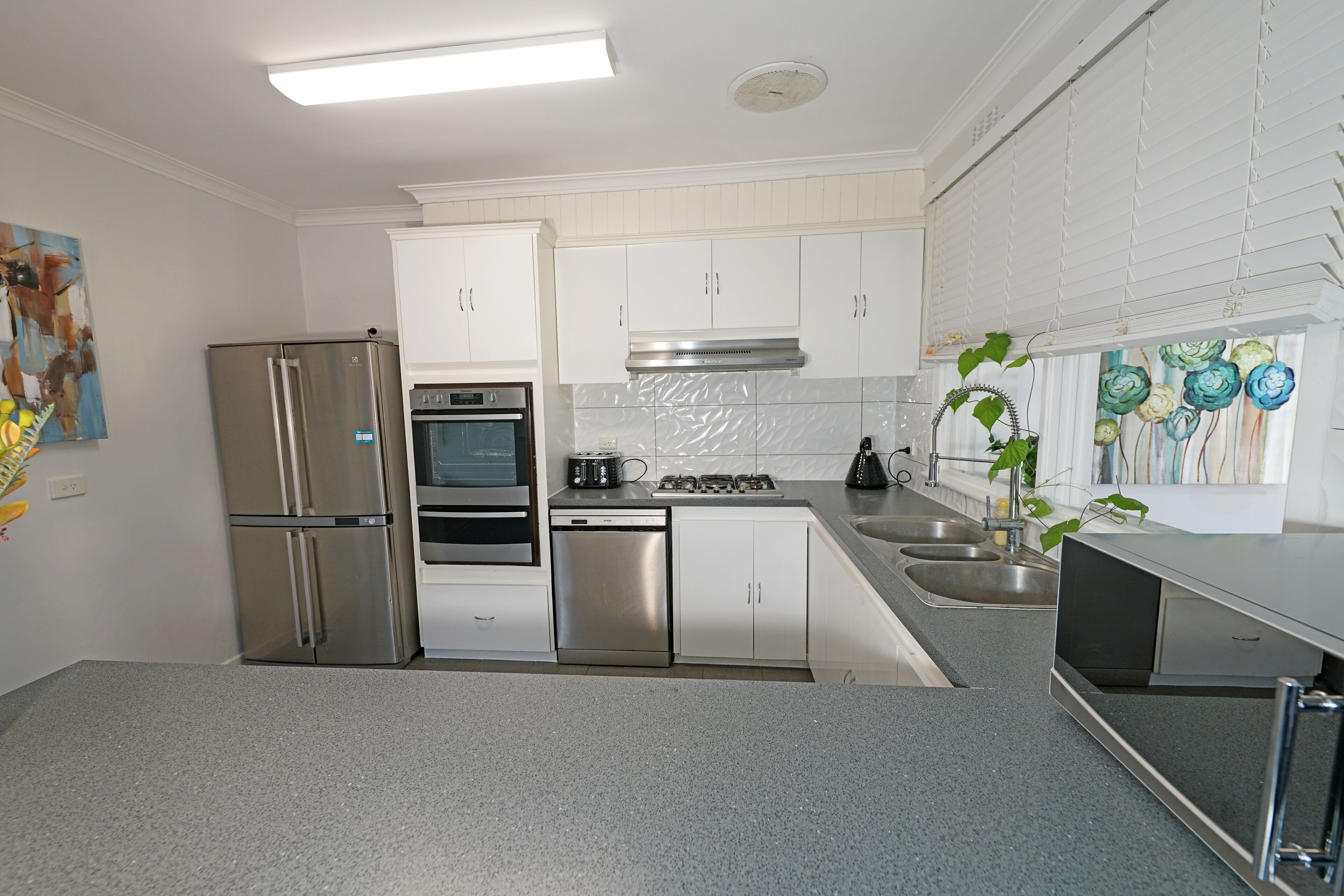 Family House | Private kitchen | Full-size fridge, microwave, oven, dishwasher