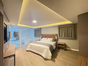 Presidential Suite | Minibar, in-room safe, desk, soundproofing - Hotel Caiuá Blumenau  (Blumenau)
