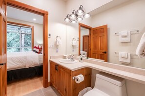 Bathtub, hair dryer, towels - Pets | BBQ | AC in bedrooms | Superb location (Whistler)