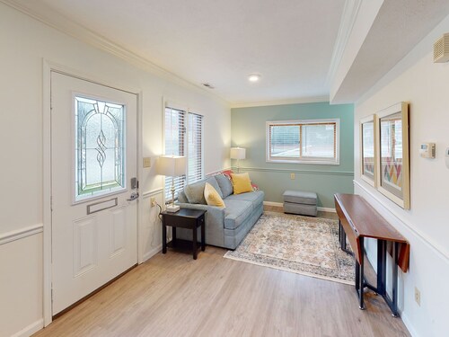 Cozy Bloomington IU Campus Getaway for 2!