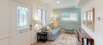 Cozy Bloomington IU Campus Getaway for 2!