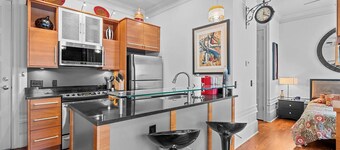 Wonderful condo in historic downtown Wilmington; Pet Friendly; Walk Everywhere!