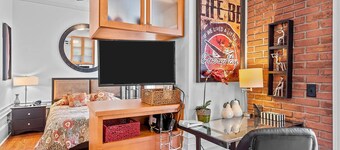 Wonderful condo in historic downtown Wilmington; Pet Friendly; Walk Everywhere!